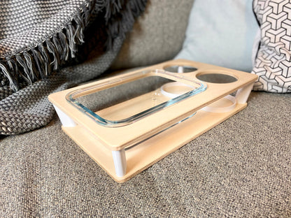 Personalisierte Couchbar in moderner Holzoptik – perfekt als Geschenkidee für gemütliche Abende oder besondere Anlässe.